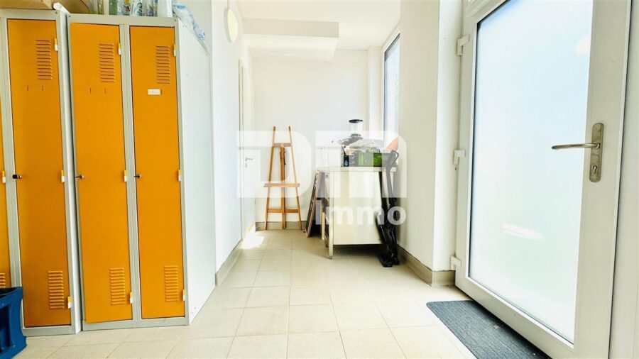 Neuw. Wohn / Gewerbeimmobilie mit vielen Nutzungsmöglichkeiten - Aktuell Gastro und Ferienwohnungen - EG Zugang 3 Lagerbereich / Gäste WC